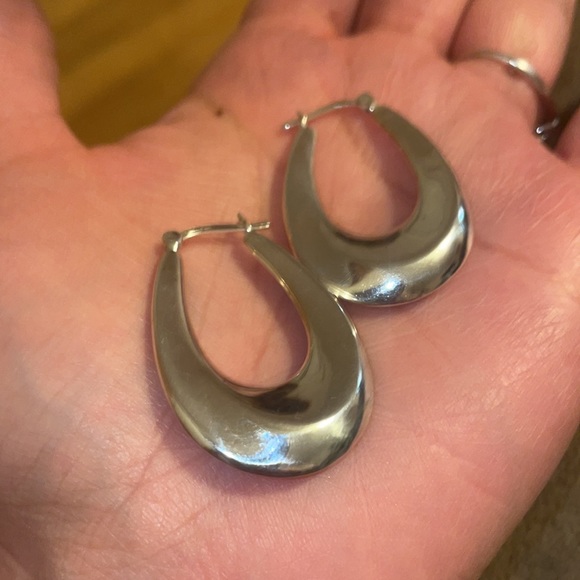 Sterling silver oval earrings - Picture 3 of 3